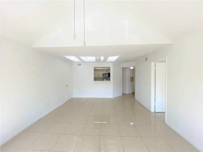 Building Photo - 10440 SW 156th Ct