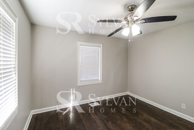 Building Photo - The living is easy in this 3 bedroom, 2 bathroom home