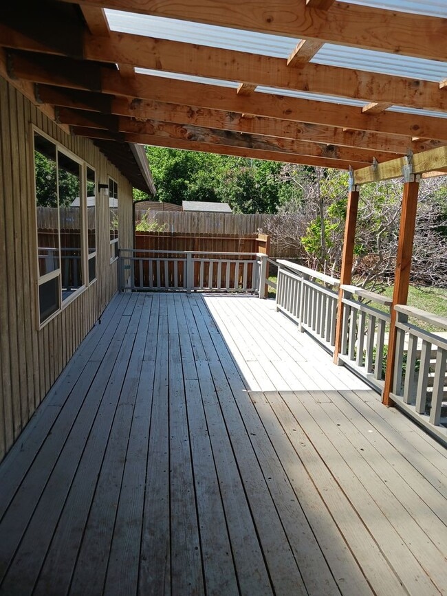 Building Photo - 708 Highland Dr