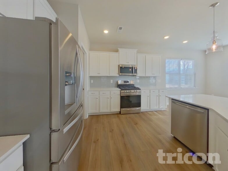 Building Photo - 5789 Oak Br Cir