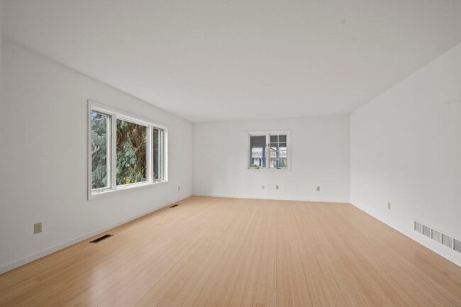 Building Photo - Custom Boulder 4 Bedroom + Finished Basement