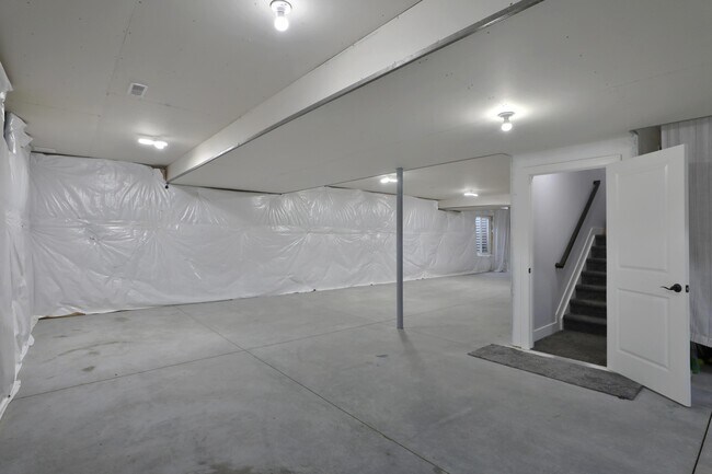 Building Photo - 2246 Koester