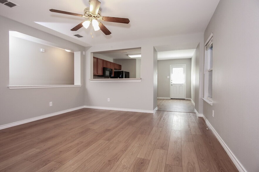 Building Photo - 1172 Tomahawk Dr