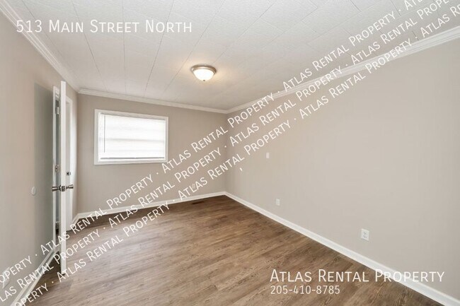 Building Photo - 513 Main St N