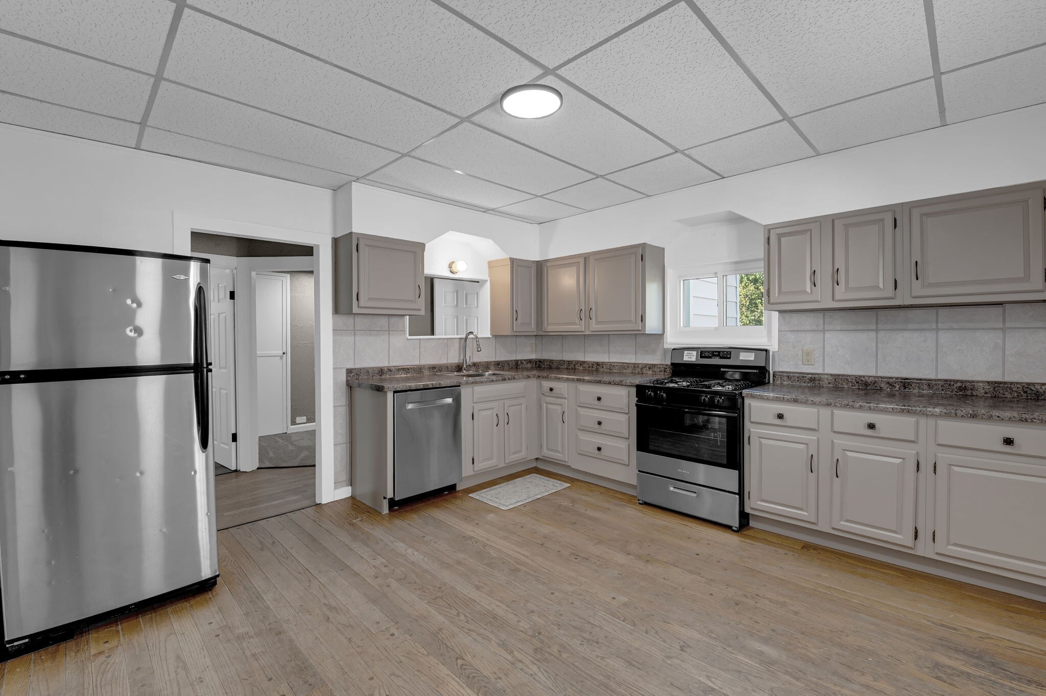 Building Photo - 9919 Clyde Ave