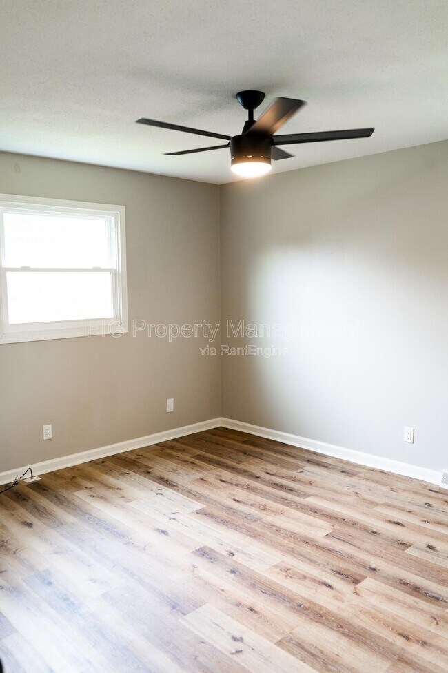 Building Photo - 4200 Crestfield Rd