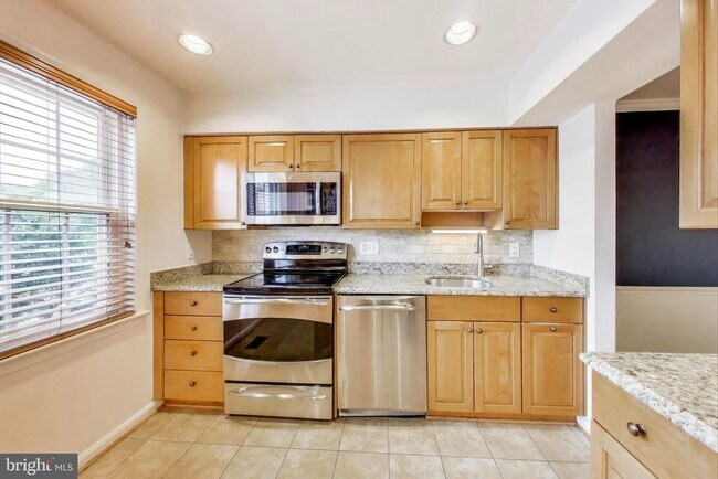 Building Photo - 1325 Chetworth Ct