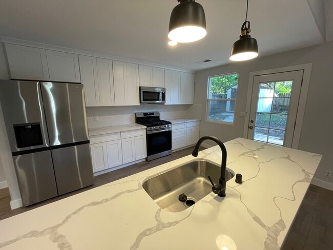 Building Photo - 7292 Dambacher Dr