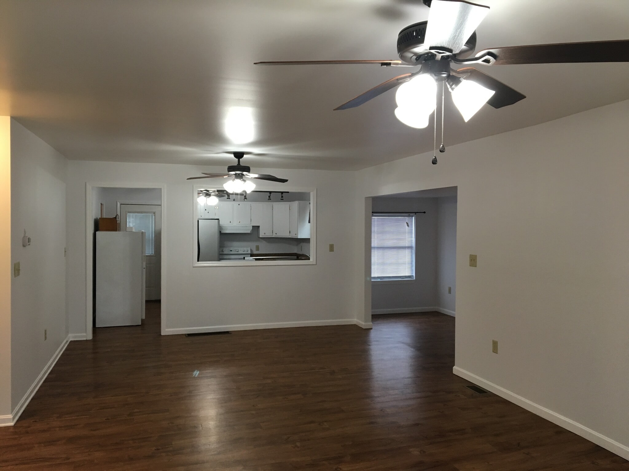 Front room looking at kitchen - 211 Ecton Rd