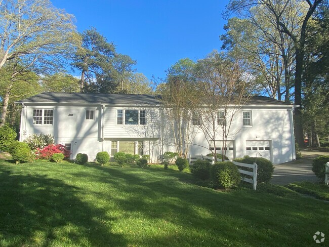 Building Photo - 3240 Stratford Rd