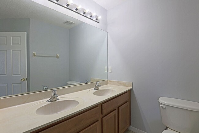 Building Photo - Cypress Landing 10033