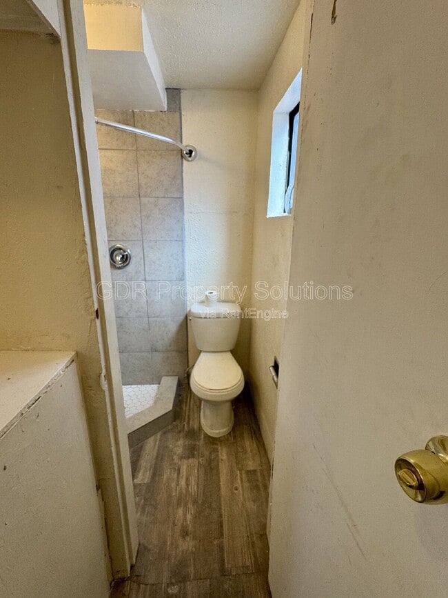 Building Photo - 304 Texas St NE