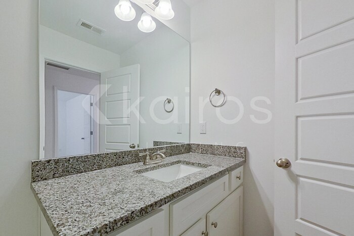 Building Photo - 105 Silver Maple Ln