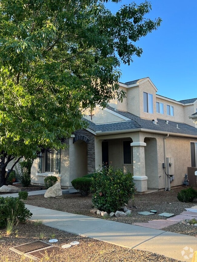 Building Photo - Two Story 4 Bedroom in Stoneridge