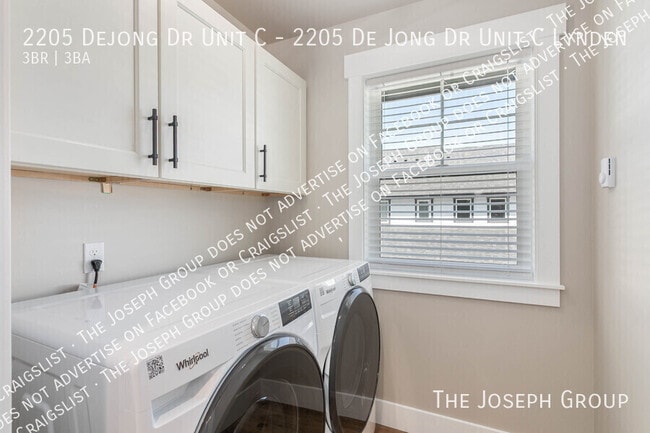 Building Photo - 2205 Dejong Dr Unit C