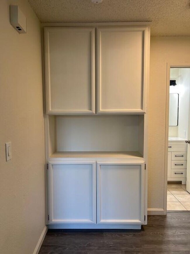 Building Photo - COMPLETELY REMODELED 2 BEDROOM DUPLEX IN ROCKLIN!!