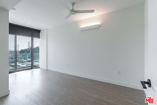 Building Photo - 3688 Overland Ave