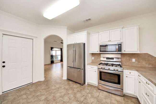 Building Photo - 228 Greenleaf St