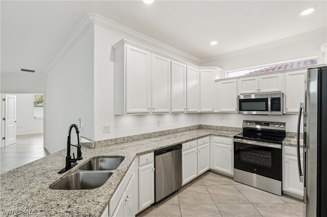 Building Photo - 1751 Alameda Dr