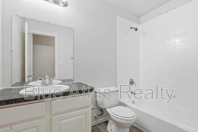 Building Photo - 908 Drexel St