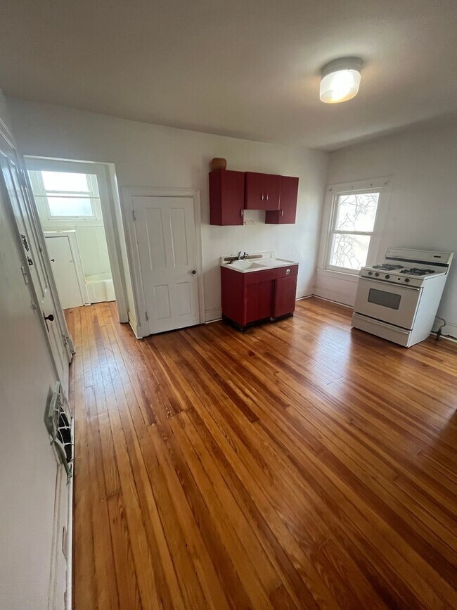 Building Photo - 3523 Clifton Ave