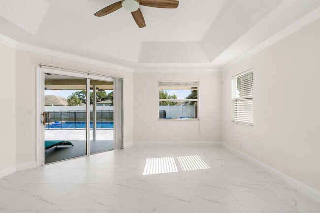 Building Photo - 2962 SW Coastal Terrace