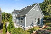 Building Photo - 805 Naples Dr