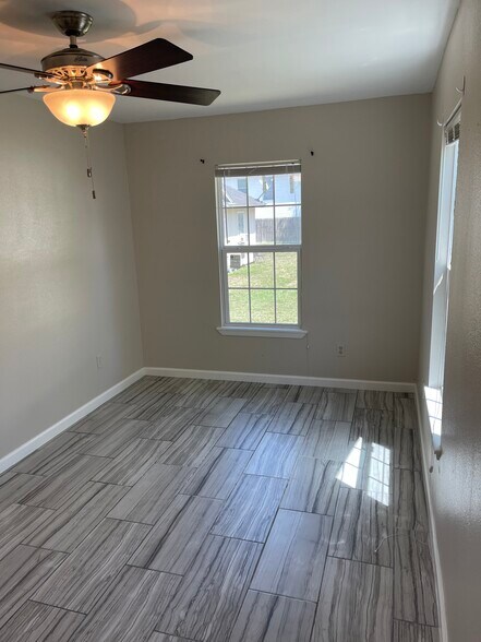 Building Photo - 507 Short St