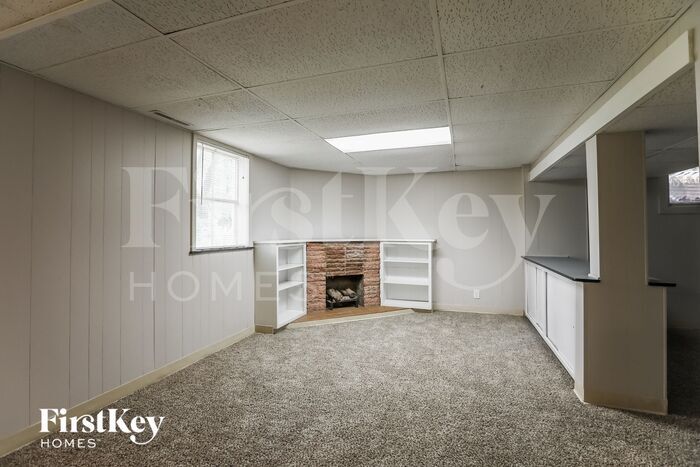 Building Photo - 7923 Maple St