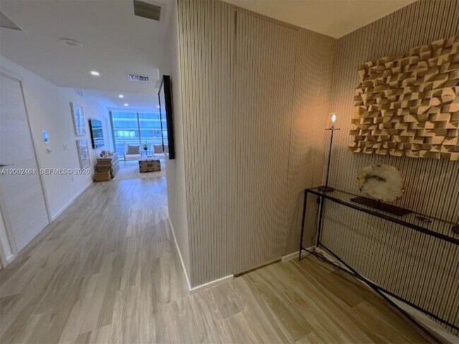 Building Photo - 801 S Miami Ave