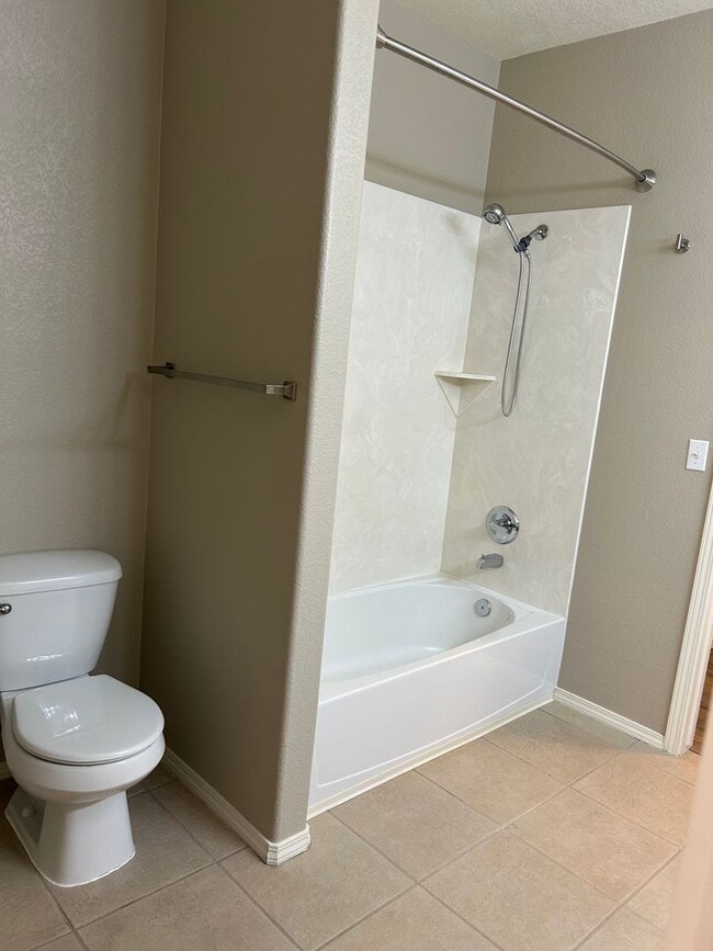 Building Photo - Charming Condo | 2 Bed / 2 Bath | Garage |...