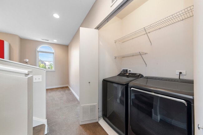 Building Photo - 2632 N Hartland Ct