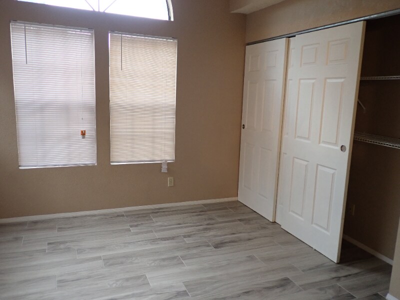 Building Photo - 2333 E Southern Ave