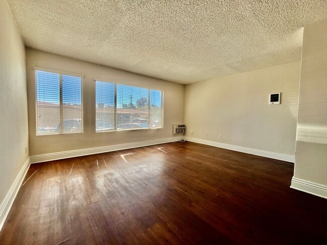 Building Photo - 7555 Linda Vista Rd
