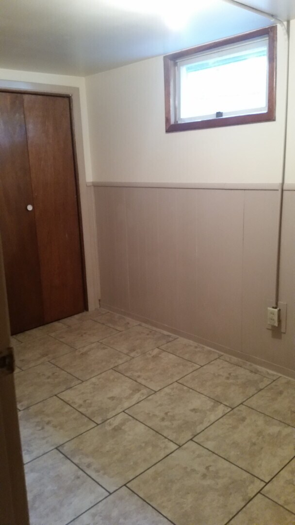 Building Photo - WEST END CHARMER! PERFECT HOME FOR ENTERTA...