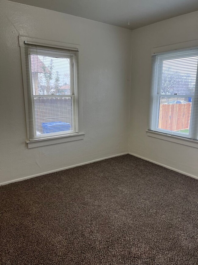 Building Photo - 513 Cypress St