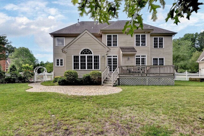 Building Photo - Spacious 5BR/4BA Home in Yorktown – Convenient Location and Comfortable Living