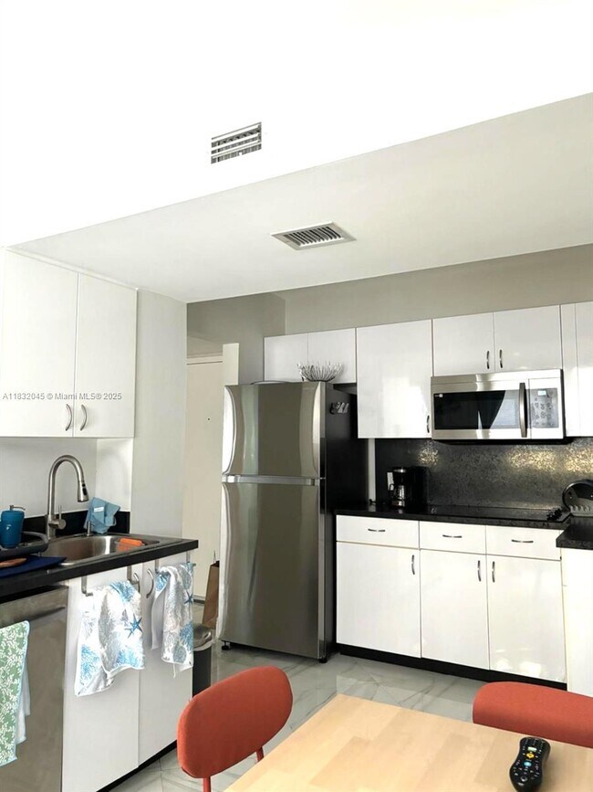 Building Photo - 1390 Ocean Dr