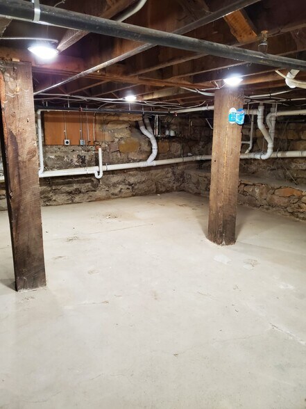 Building Photo - 618 Saint Joseph St
