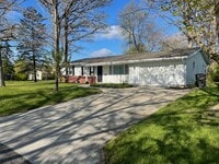 Building Photo - Well-maintained Ranch home with large yard, NO YARDWORK.