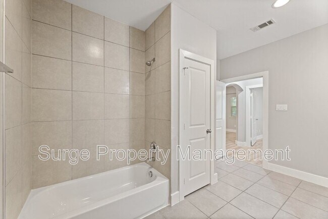 Building Photo - 13609 Pinnacle Cir W