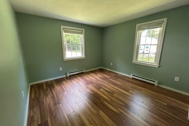 Building Photo - 10 Falls River Cir