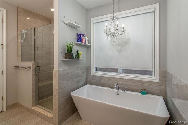 Building Photo - 53081 Enclave Cir