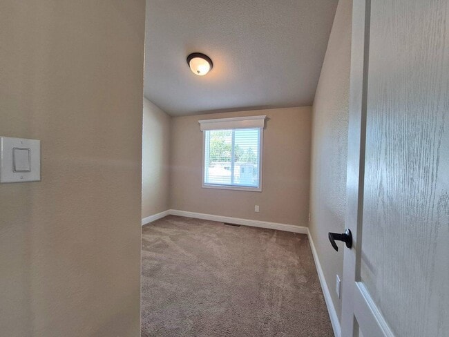 Building Photo - 970 Mountain Shadows Blvd