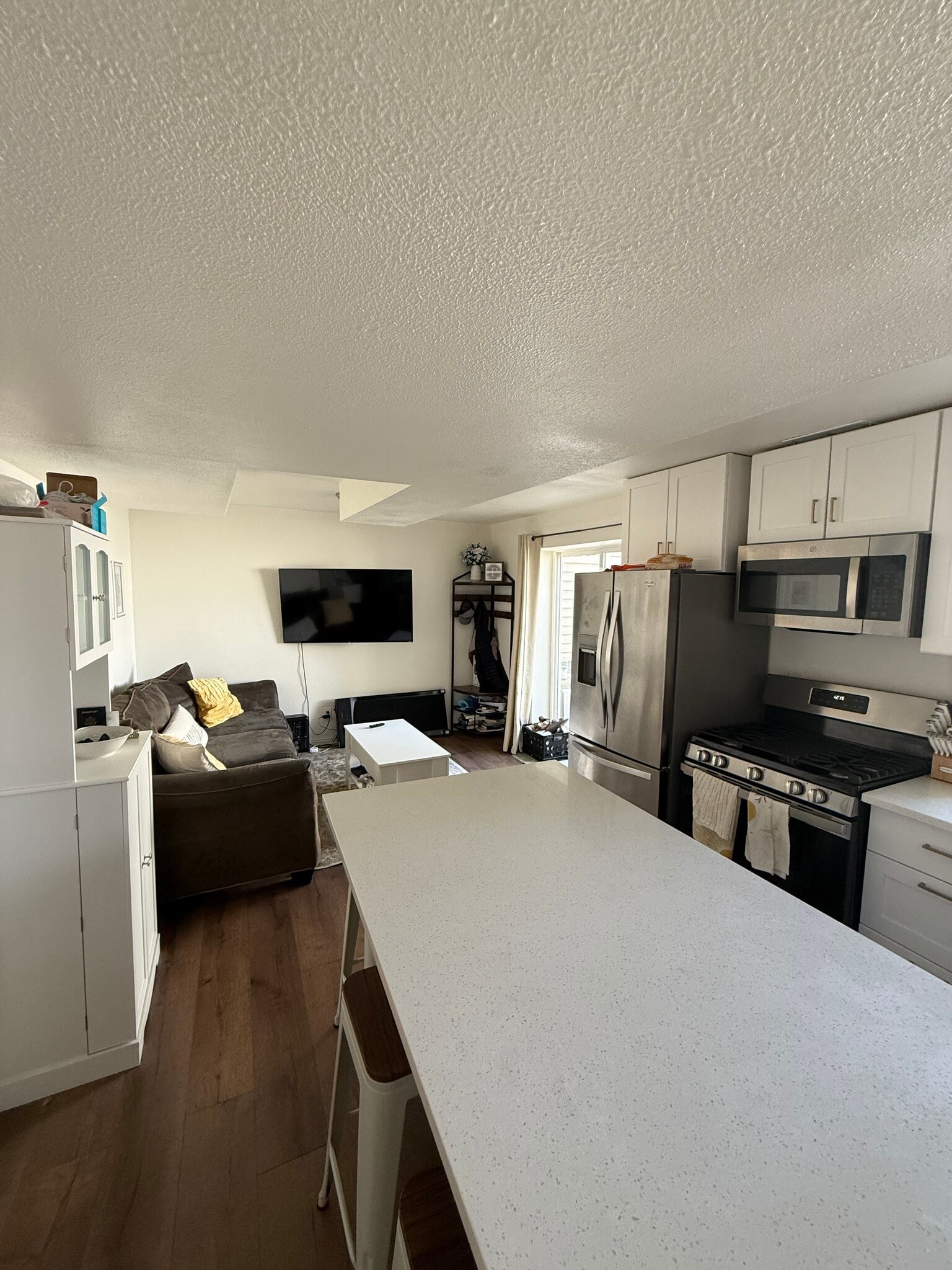 Building Photo - 1498 W Parkside Dr