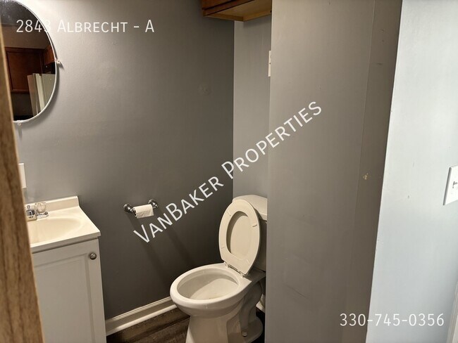 Building Photo - 2843 Albrecht-A