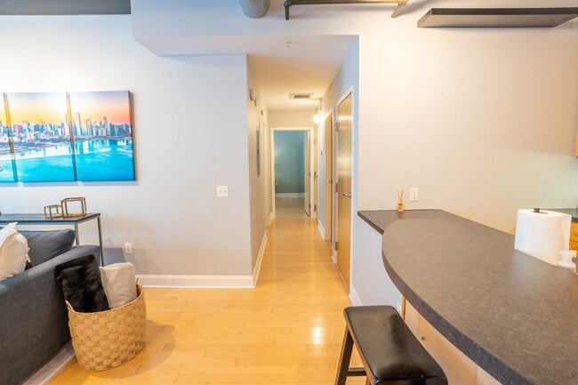 Building Photo - 75 Maple St