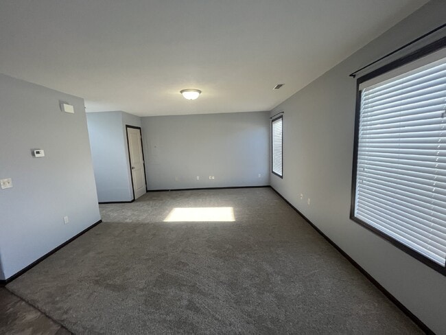 Building Photo - Newer 3-Bed Townhome in NW Columbus, attached double car garage and private back yard!