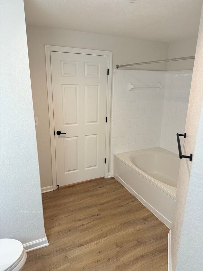 Building Photo - Barrington Park Condos! Renovated Ground F...