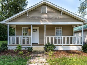Building Photo - Updated 3 Bedroom / 2 Bath Home on Lamont